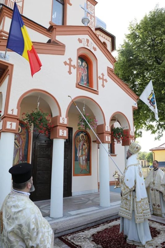 Biserica parohială din localitatea maramureşeană Colţirea a fost târnosită  177687