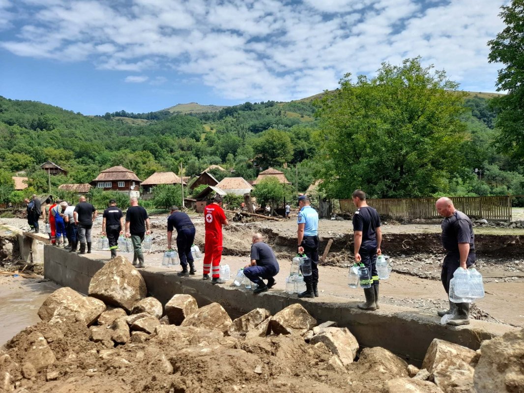 Materiale și susținere financiară pentru sinistrații din Alba 177602