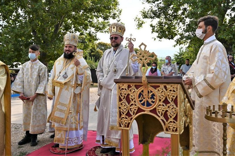 Slujiri şi binecuvântări arhiereşti în comunităţi româneşti din străinătate 177700