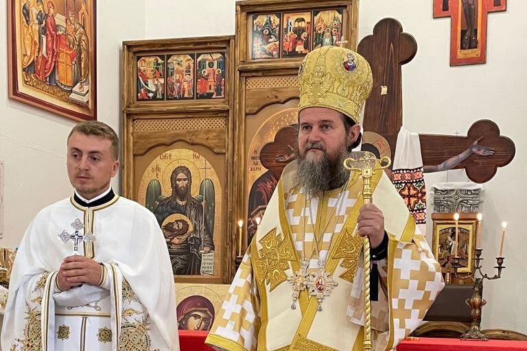 Slujiri şi binecuvântări arhiereşti în comunităţi româneşti din străinătate 177704