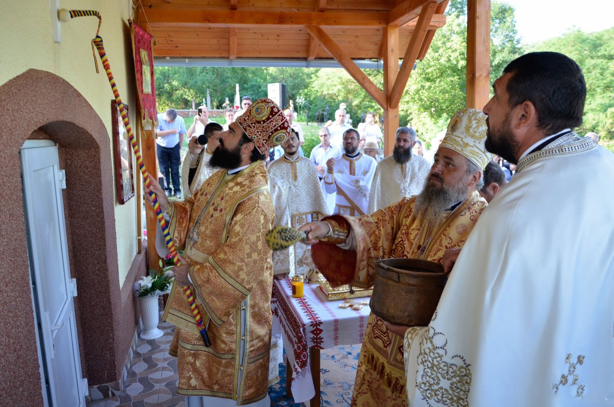 Târnosirea Bisericii „Adormirea Maicii Domnului” din satul Totia, Hunedoara 177681