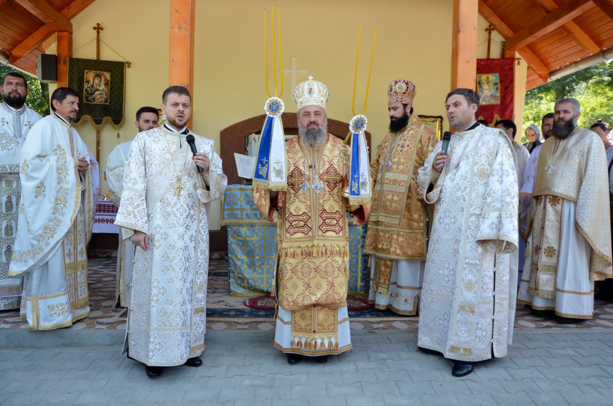 Târnosirea Bisericii „Adormirea Maicii Domnului” din satul Totia, Hunedoara 177682