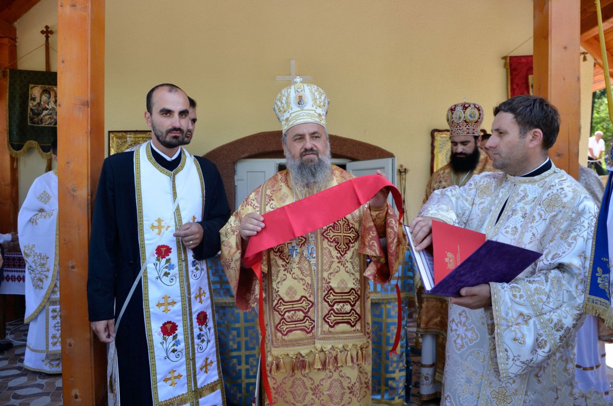 Târnosirea Bisericii „Adormirea Maicii Domnului” din satul Totia, Hunedoara 177683