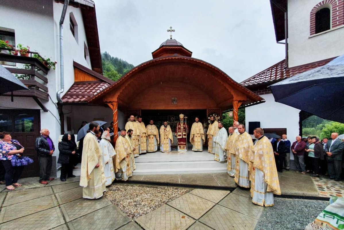 Sărbătoare la Mănăstirea „Sfântul Proroc Ilie Tesviteanul” de la Albac, judeţul Alba 177731