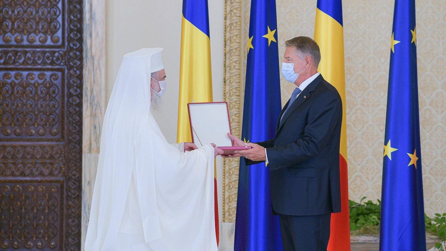 Patriarhul Daniel decorat de Președintele României la ceas aniversar 178027