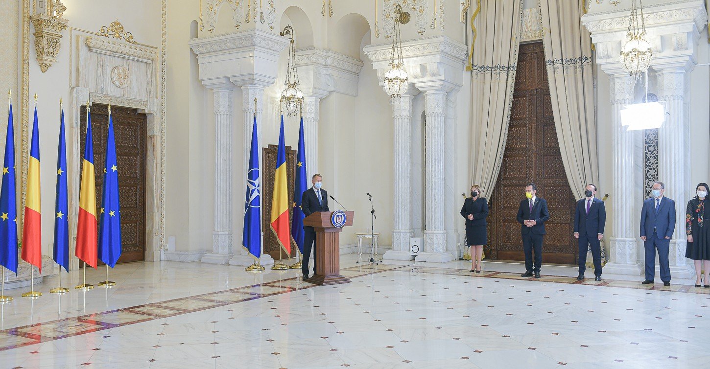 Patriarhul Daniel decorat de Președintele României la ceas aniversar 178038