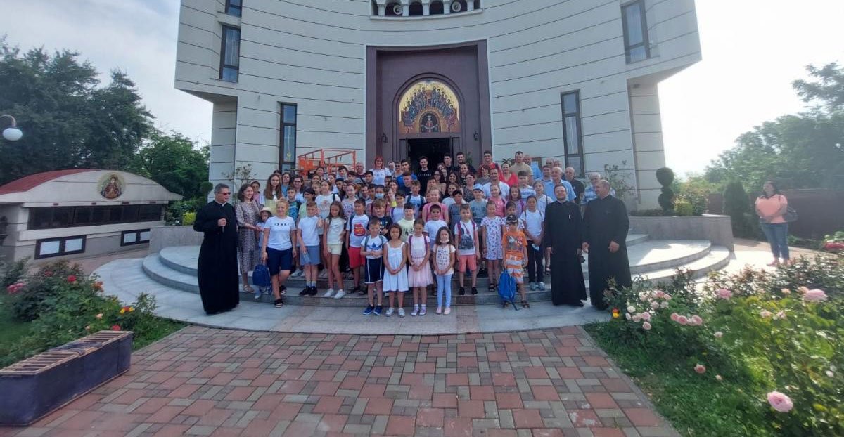 Activități cu tinerii în parohia băcăuană Șerbănești 178104