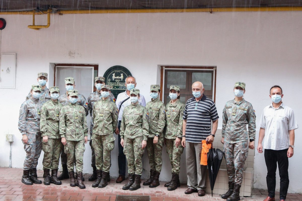 Activităţi social-filantropice ale elevilor Şcolii Militare de Comunicaţie din Sibiu 178105