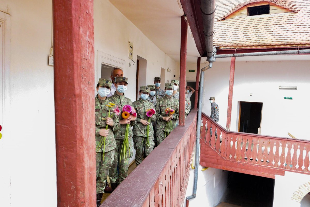 Activităţi social-filantropice ale elevilor Şcolii Militare de Comunicaţie din Sibiu 178107