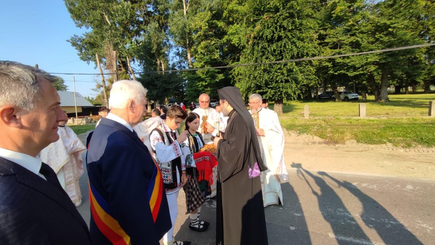 Resfințire de pictură și sfințire de complex parohial, la Parohia nemțeană Grumăzești   178229