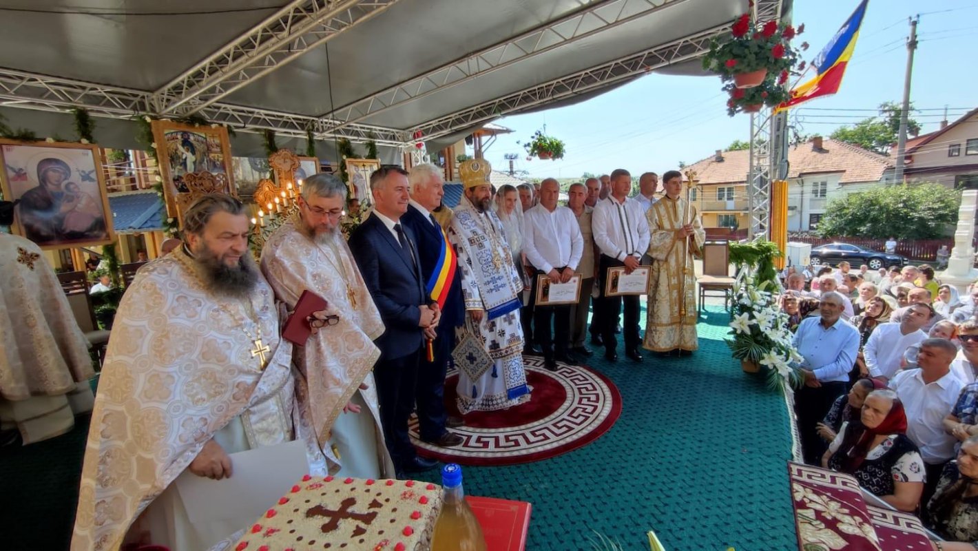 Resfințire de pictură și sfințire de complex parohial, la Parohia nemțeană Grumăzești   178231