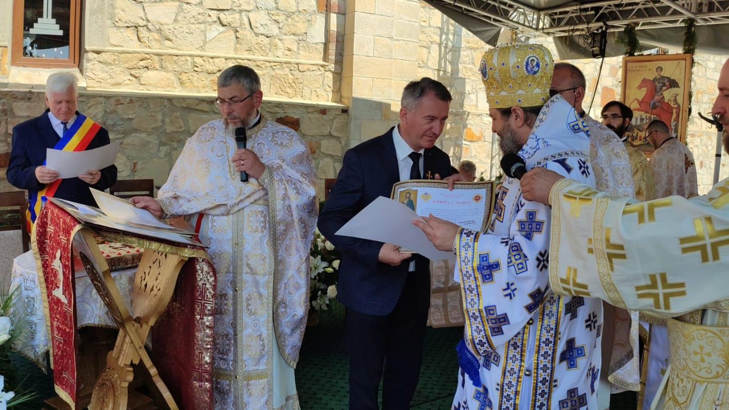 Resfințire de pictură și sfințire de complex parohial, la Parohia nemțeană Grumăzești   178232