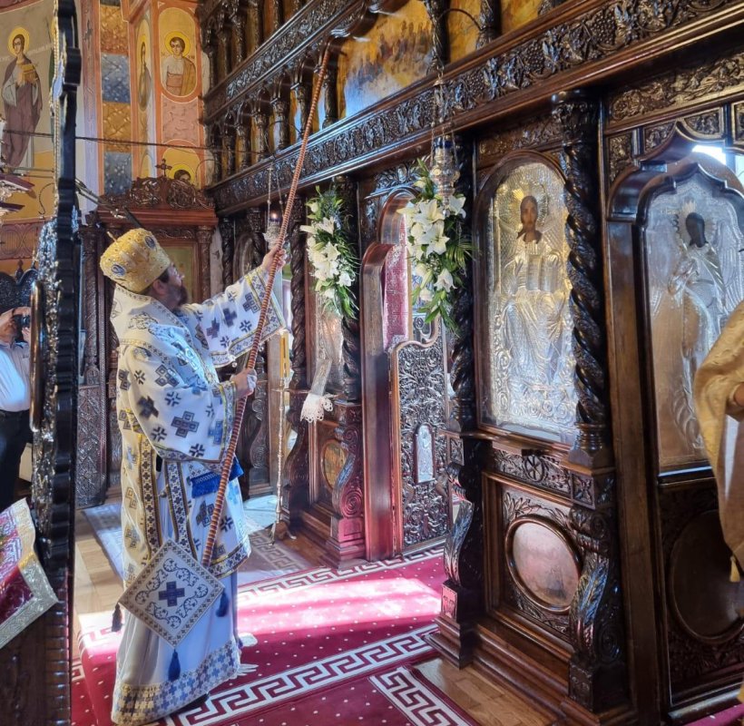 Resfințire de pictură și sfințire de complex parohial, la Parohia nemțeană Grumăzești   178236