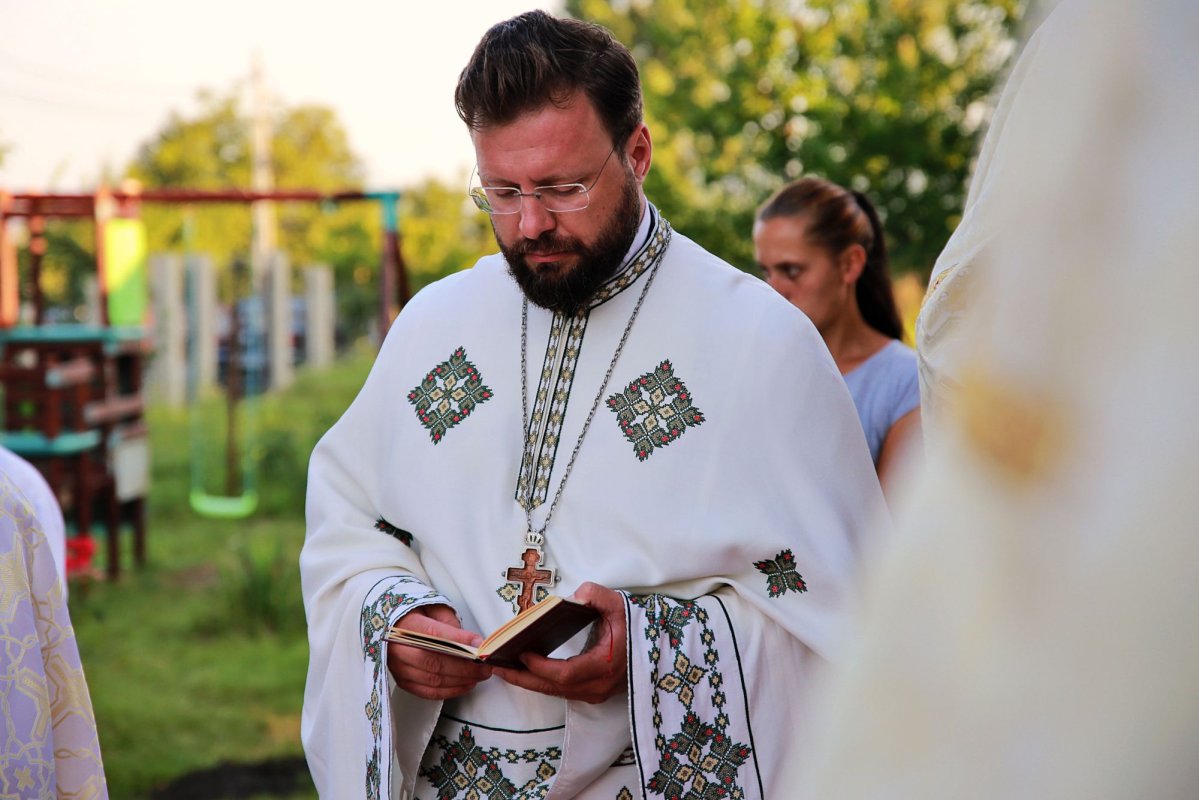 Biserica din Obrijeni a îmbrăcat  veșmântul sfințirii 178197