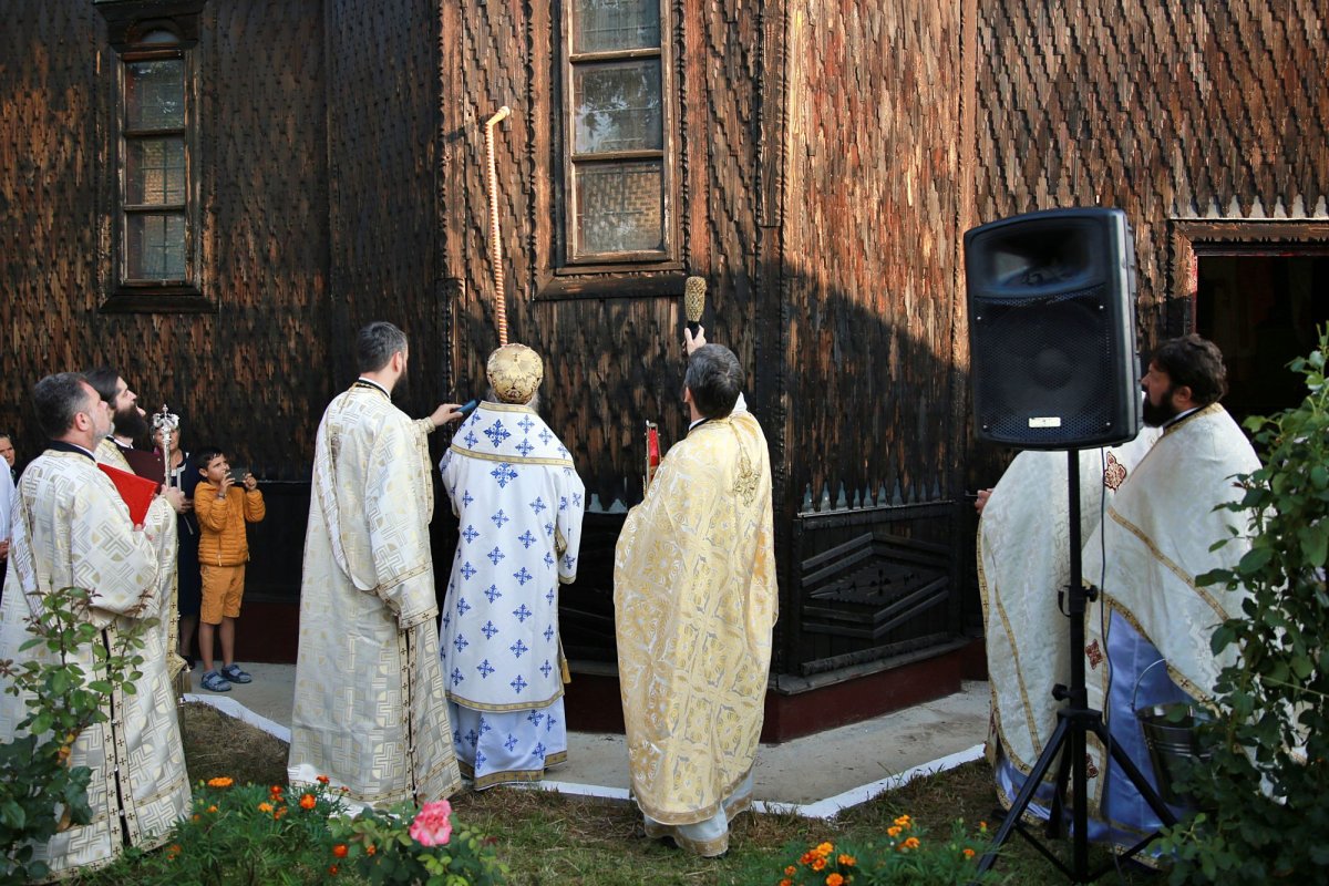 Biserica din Obrijeni a îmbrăcat  veșmântul sfințirii 178199