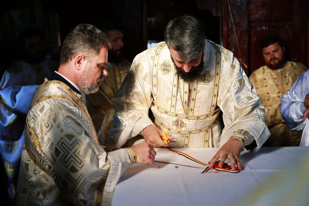 Biserica din Obrijeni a îmbrăcat  veșmântul sfințirii 178202