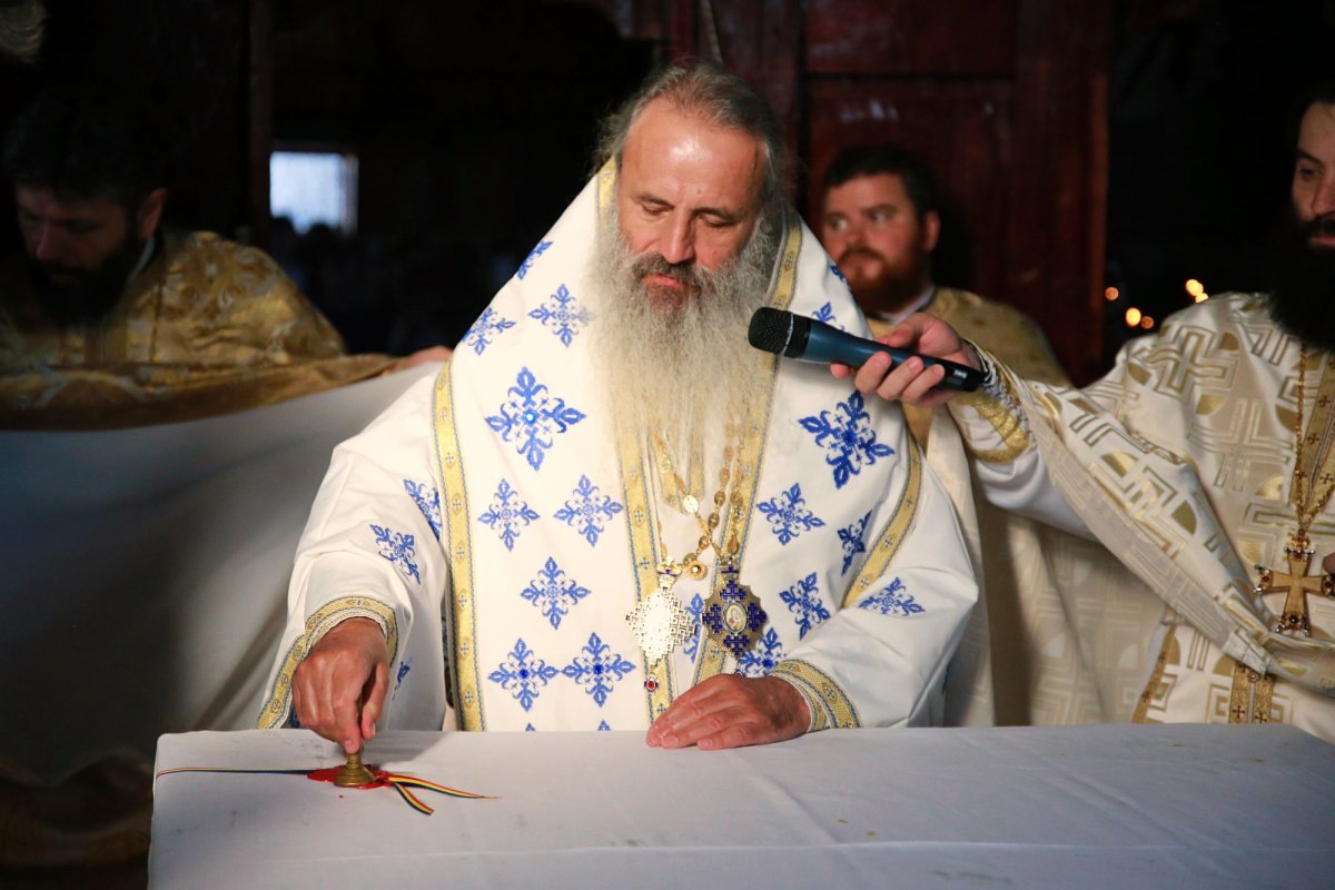 Biserica din Obrijeni a îmbrăcat  veșmântul sfințirii 178203