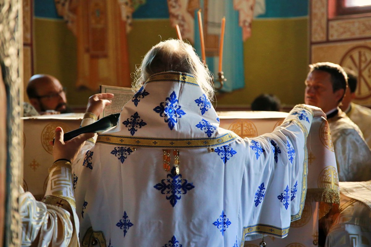 Biserica din Obrijeni a îmbrăcat  veșmântul sfințirii 178204