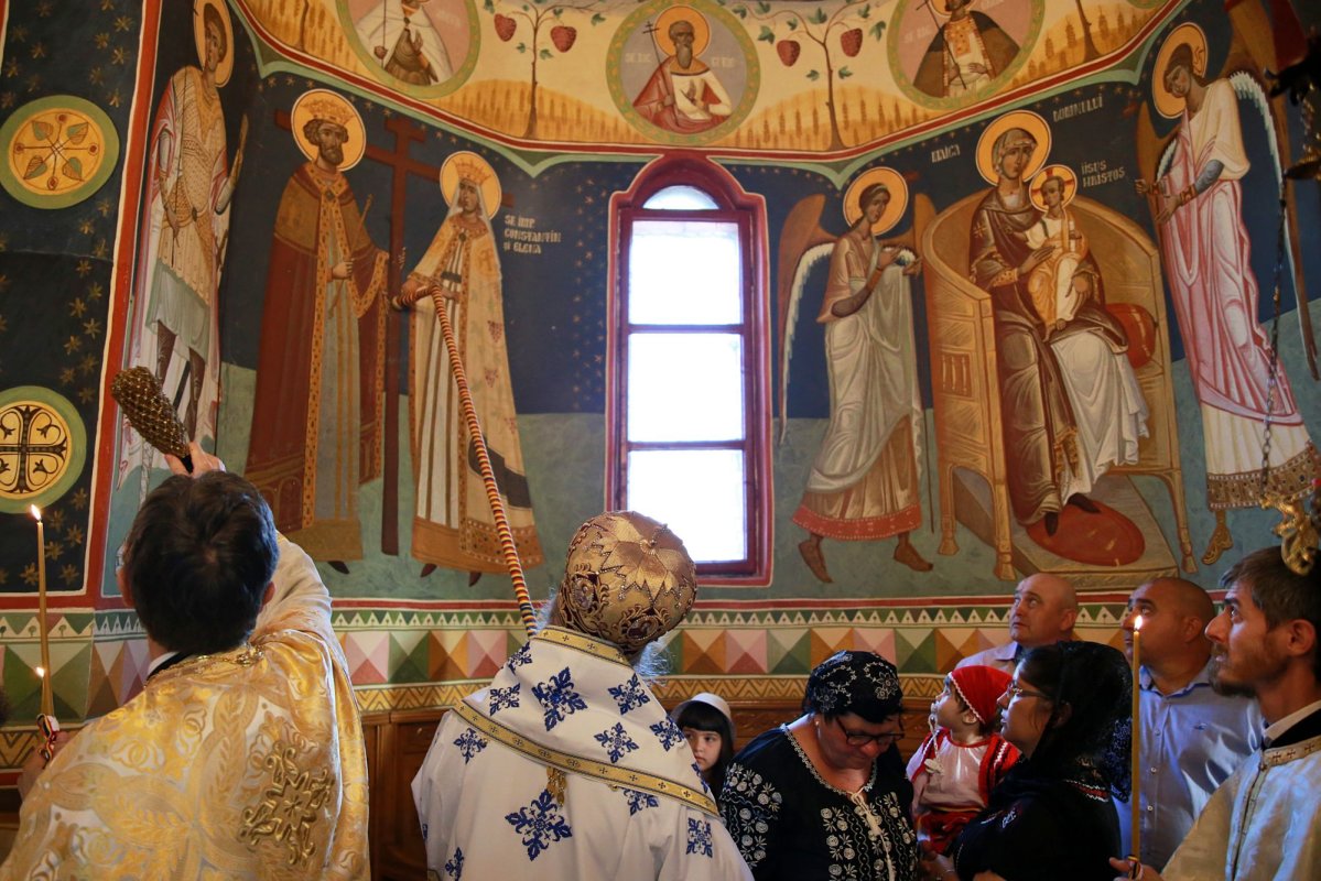 Biserica din Obrijeni a îmbrăcat  veșmântul sfințirii 178205