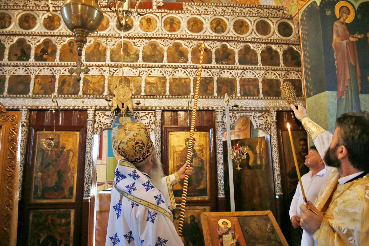 Biserica din Obrijeni a îmbrăcat  veșmântul sfințirii 178206