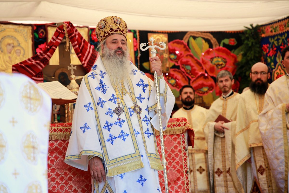 Biserica din Obrijeni a îmbrăcat  veșmântul sfințirii 178209