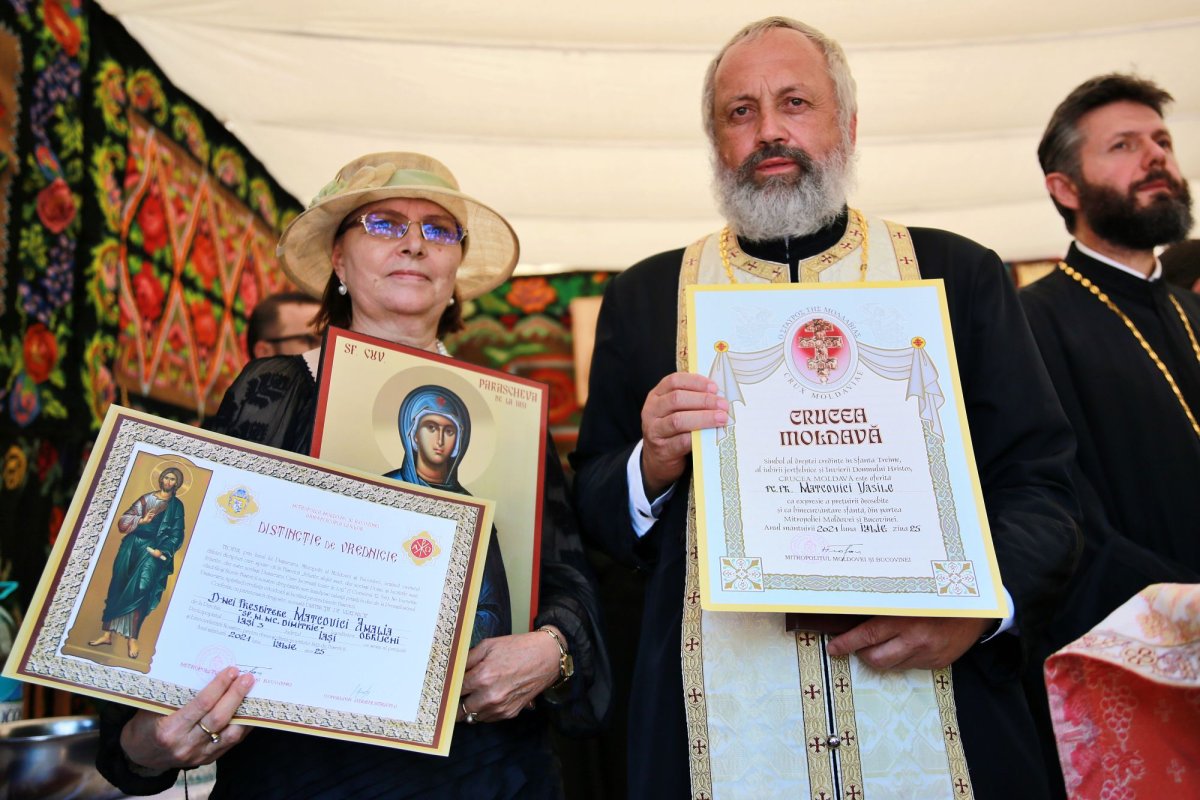 Biserica din Obrijeni a îmbrăcat  veșmântul sfințirii 178210