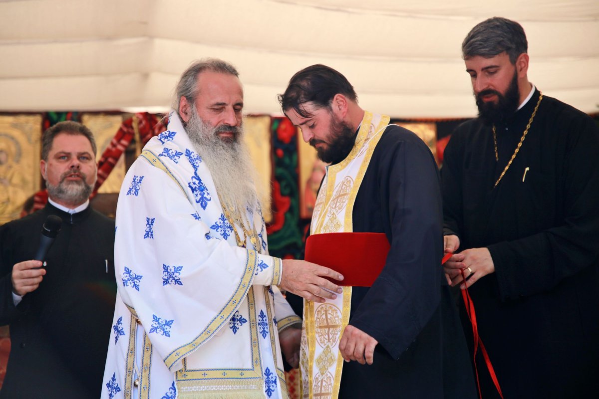 Biserica din Obrijeni a îmbrăcat  veșmântul sfințirii 178211