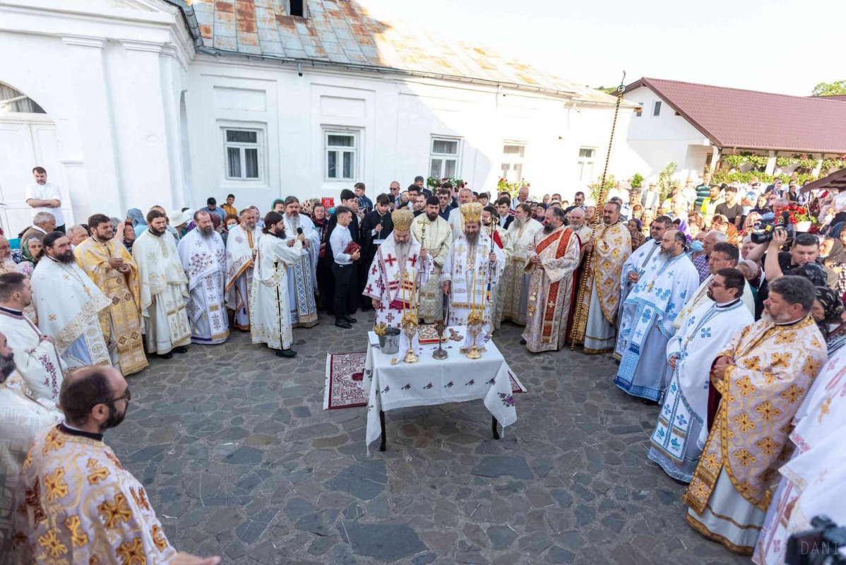 Biserica Mănăstirii Fâstâci a fost resfințită  la 300 de ani de la ctitorirea ei 178262