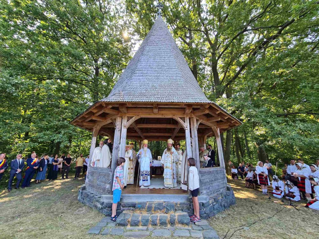 Biserica Mănăstirii „Sfânta Maria Magdalena” din Oarța de Sus a fost sfinţită 178250