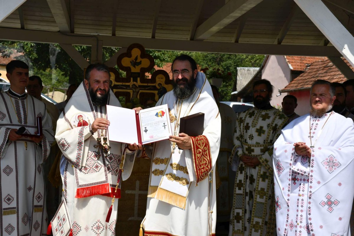 Reuniune a fiilor satului Teregova din Caraș-Severin 178275