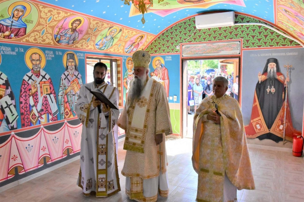 Sfințirea capelei parohiei vâlcene Fârtăţeşti 178243