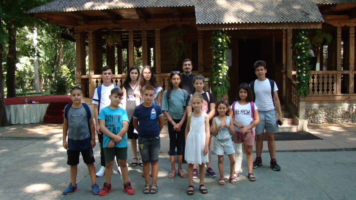 Bucurii pentru copiii din localitatea brăileană Mărtăceşti 178566