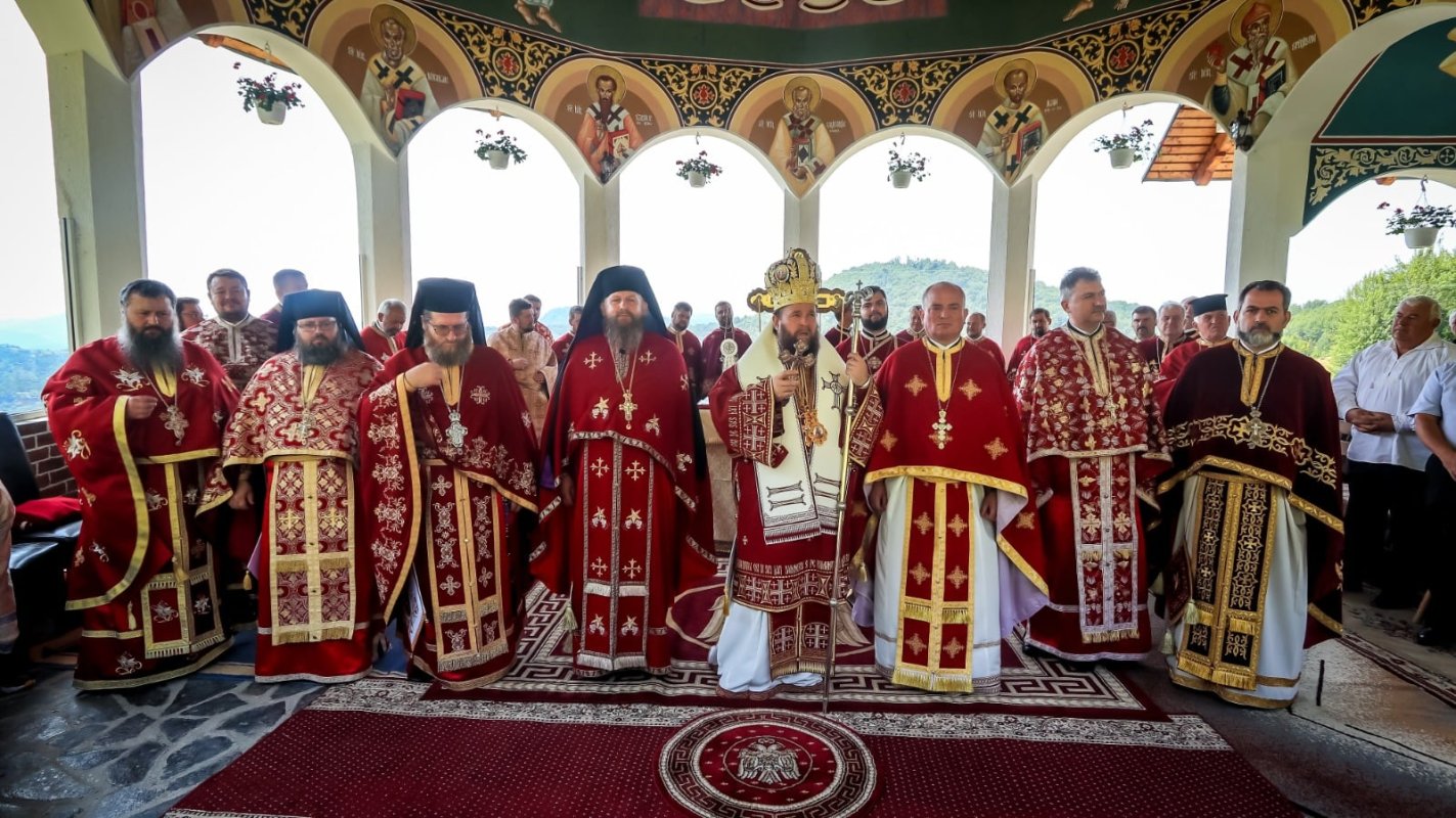 Sfântul Pantelimon, cinstit la mănăstirea maramureşeană Petrova 178556