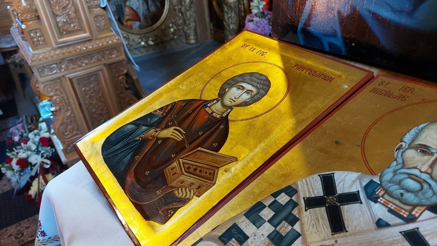 Sfântul Tămăduitor Pantelimon, cinstit de credincioșii Parohiei Aroneanu 178590