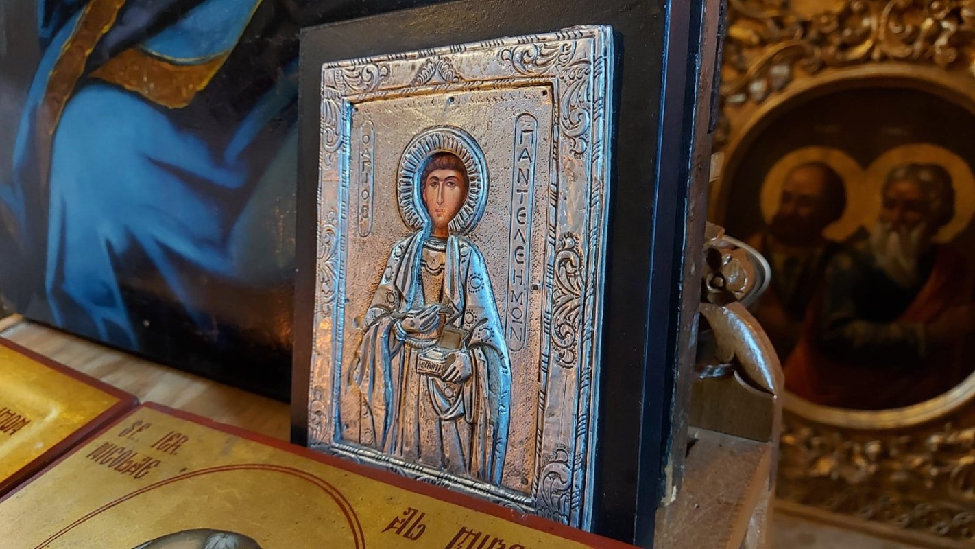 Sfântul Tămăduitor Pantelimon, cinstit de credincioșii Parohiei Aroneanu 178595