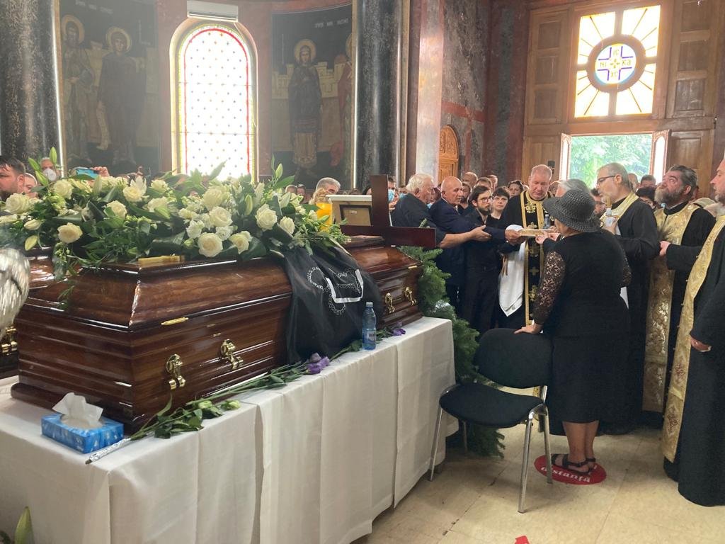 Preotul Costel Paizan și preoteasa Daniela Paizan - harnici slujitori ai Bisericii şi ai Şcolii 178807