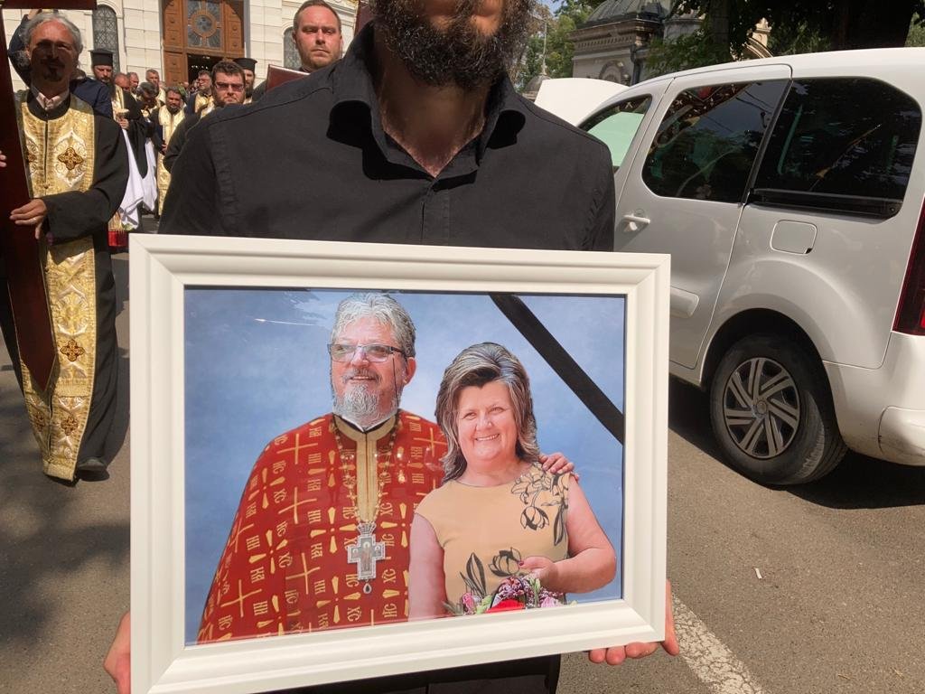 Preotul Costel Paizan și preoteasa Daniela Paizan - harnici slujitori ai Bisericii şi ai Şcolii 178811