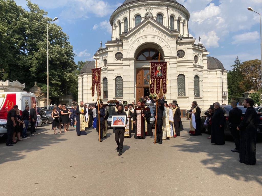 Preotul Costel Paizan și preoteasa Daniela Paizan - harnici slujitori ai Bisericii şi ai Şcolii 178812