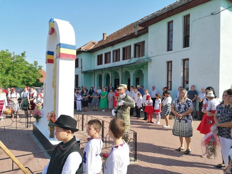 Înnoire şi sfinţire la Parohia Prunișor din judeţul Arad 178944