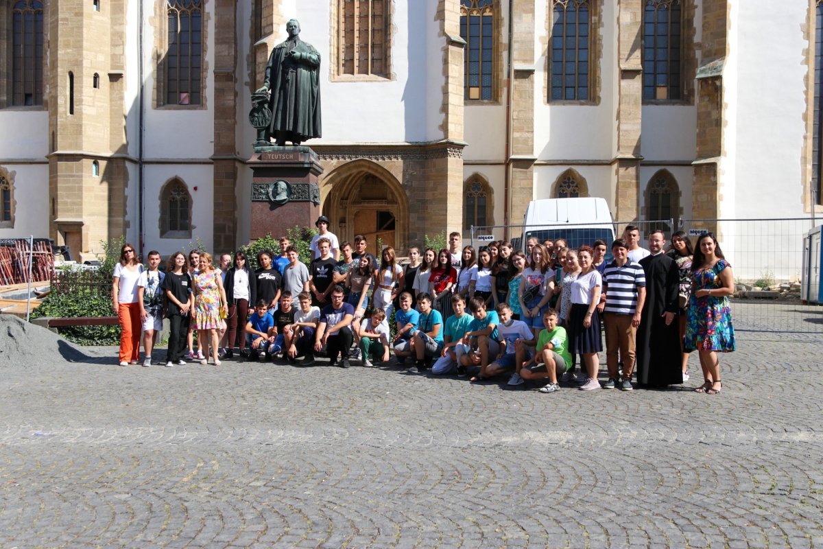 Excursie culturală pentru 55 de copii buzoieni la Făgăraș și Sibiu 179259