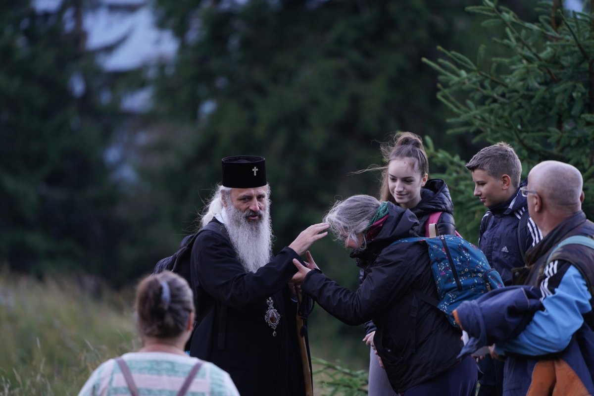 Pelerinaj al credincioșilor pe muntele Ceahlău 179293