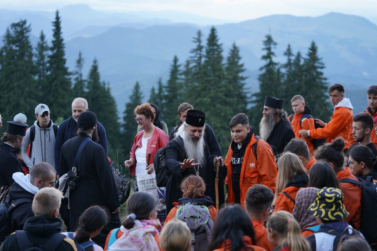 Pelerinaj al credincioșilor pe muntele Ceahlău 179295