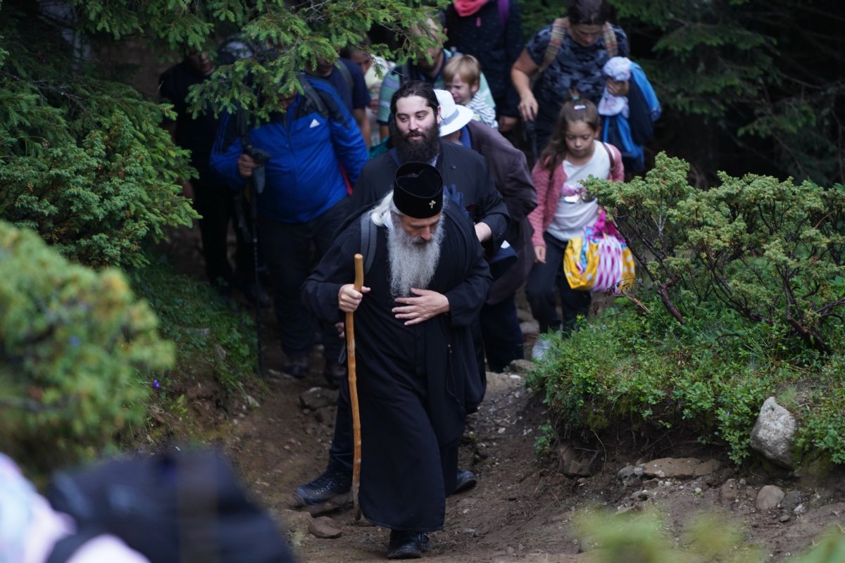Pelerinaj al credincioșilor pe muntele Ceahlău 179300