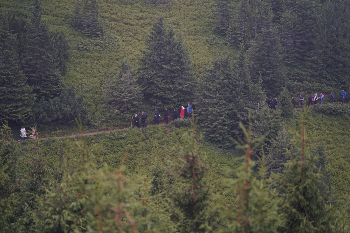 Pelerinaj al credincioșilor pe muntele Ceahlău 179306