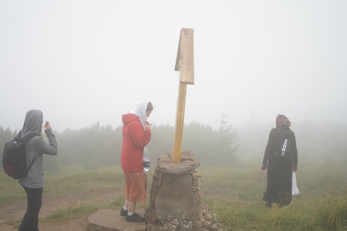 Pelerinaj al credincioșilor pe muntele Ceahlău 179311