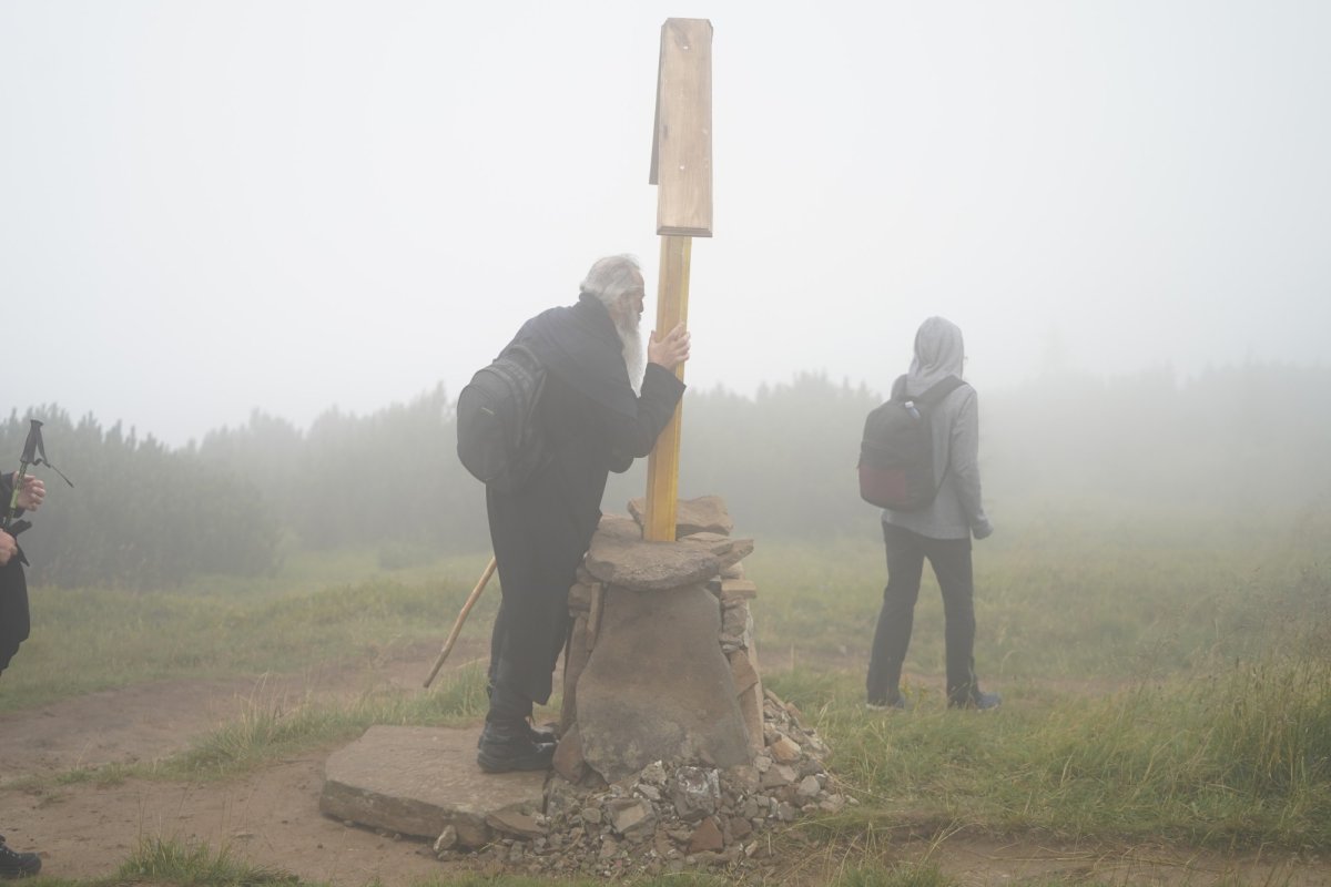 Pelerinaj al credincioșilor pe muntele Ceahlău 179312