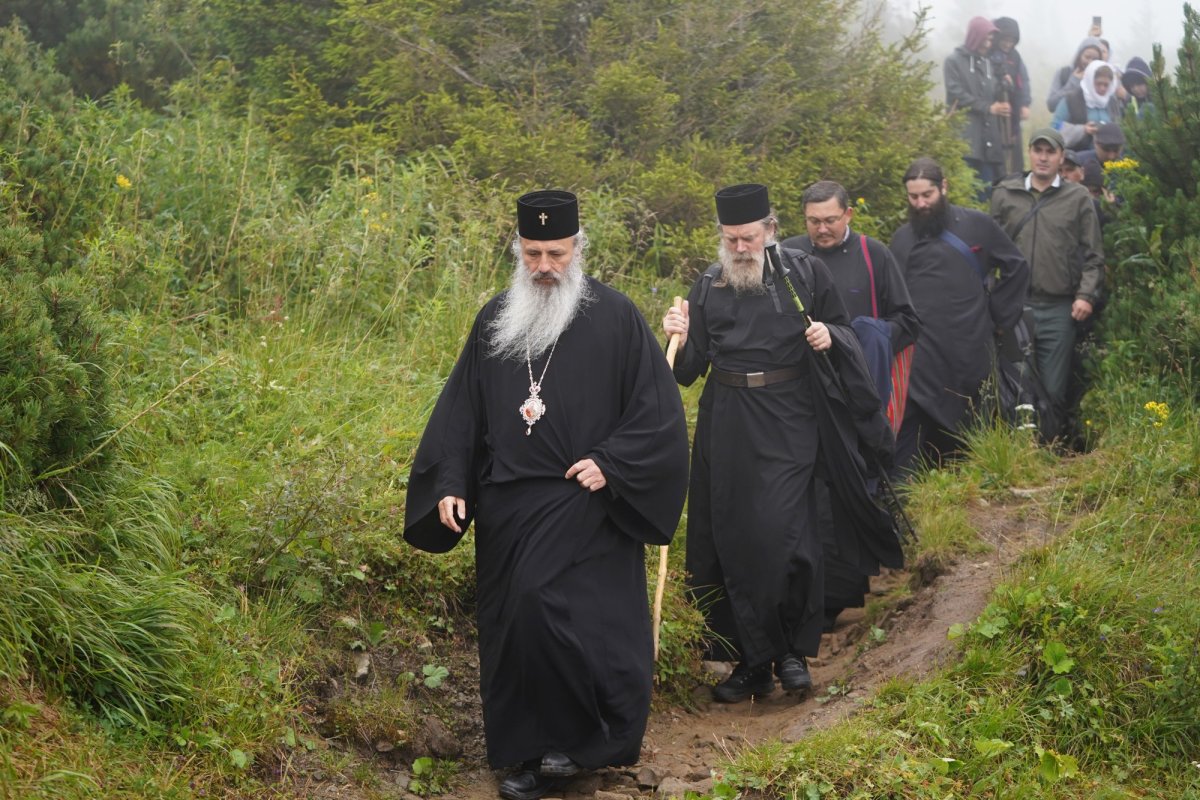 Pelerinaj al credincioșilor pe muntele Ceahlău 179314