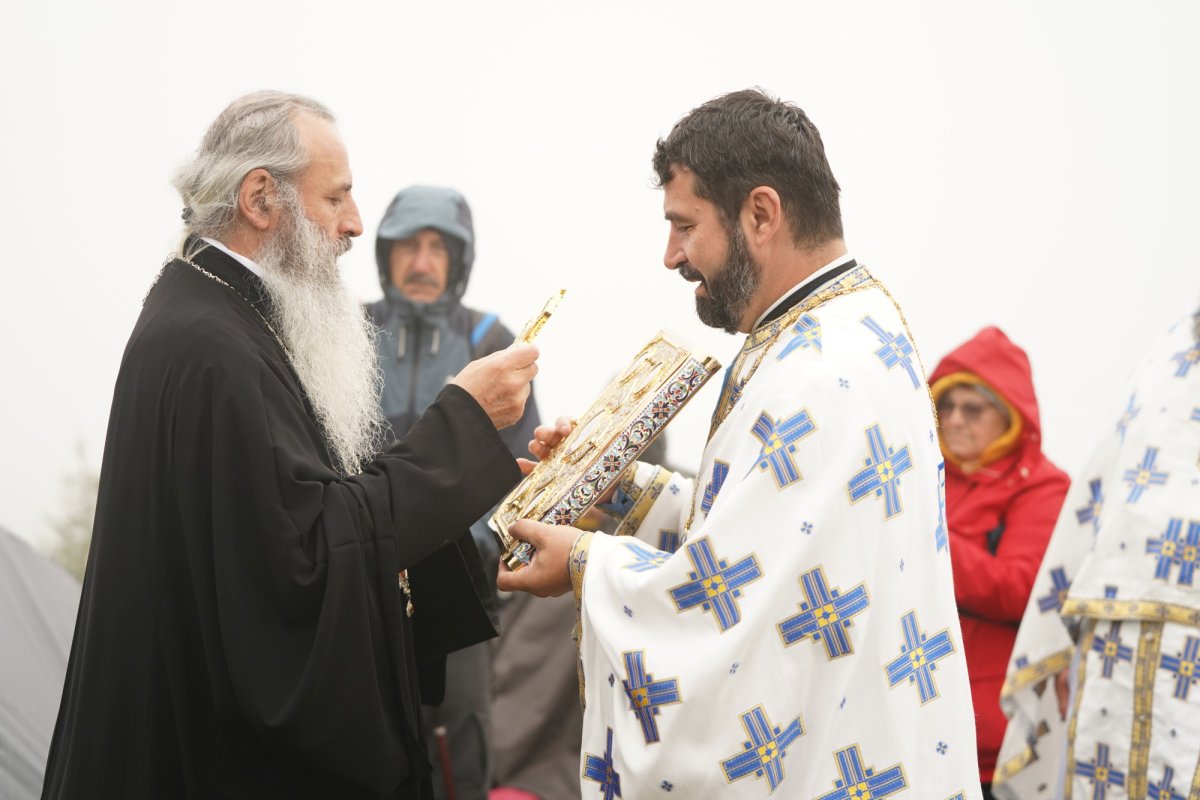 Pelerinaj al credincioșilor pe muntele Ceahlău 179315