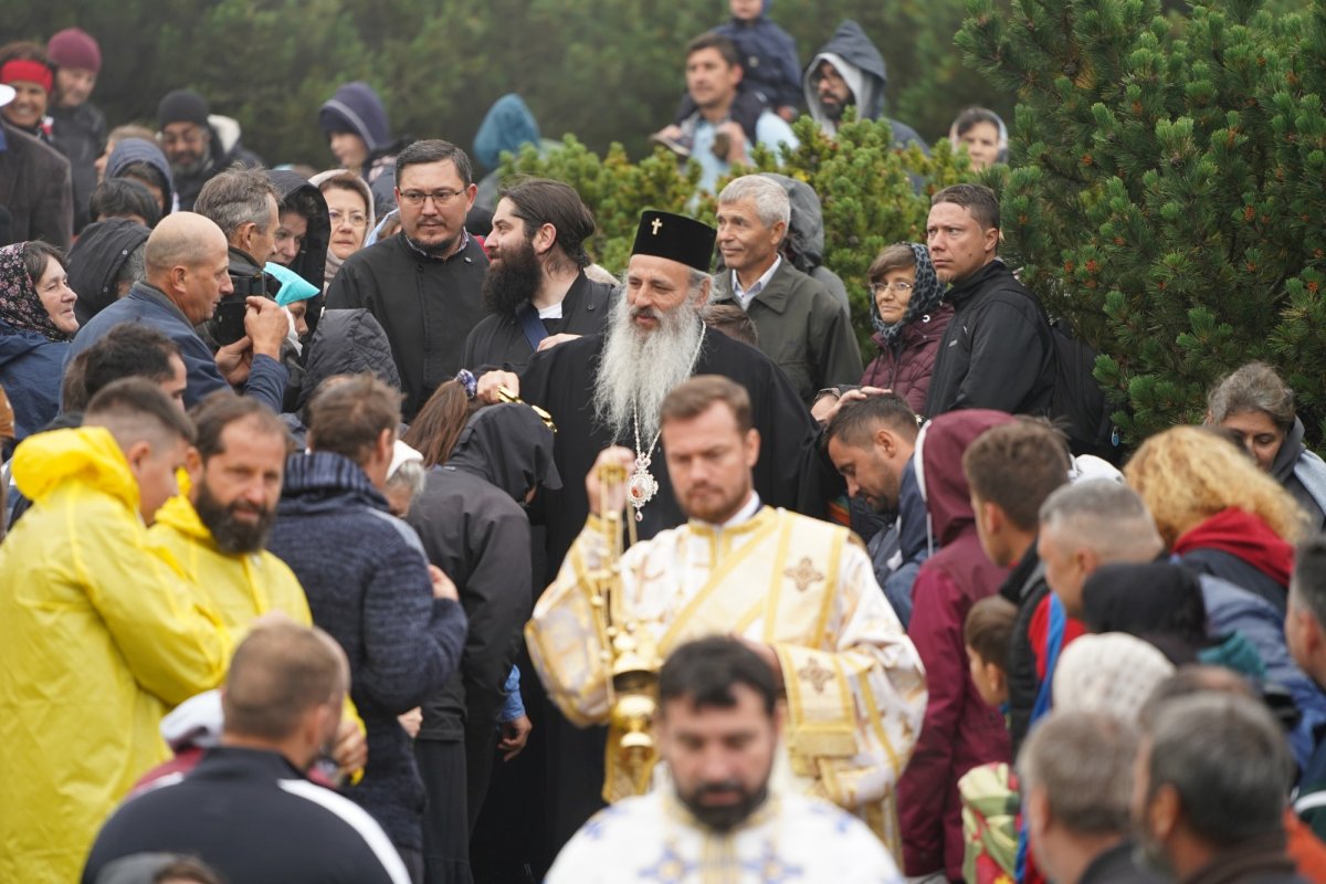 Pelerinaj al credincioșilor pe muntele Ceahlău 179316