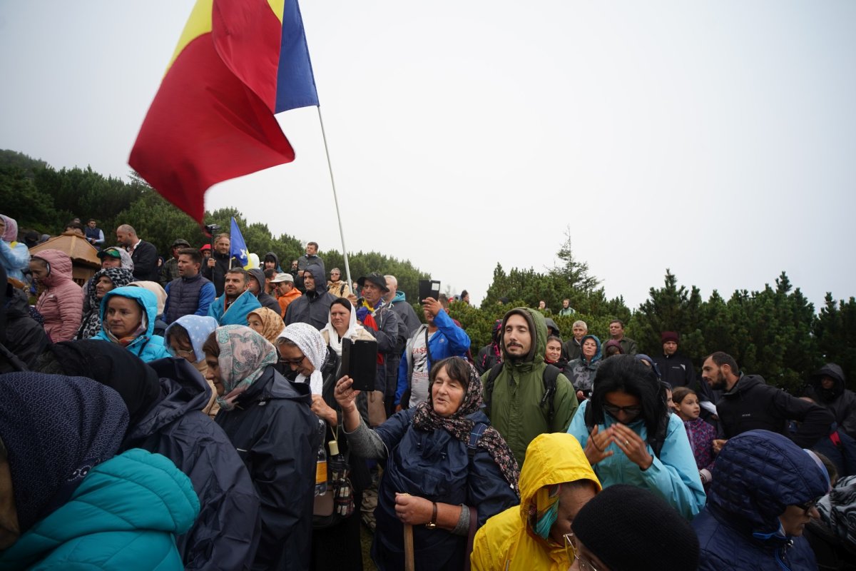 Pelerinaj al credincioșilor pe muntele Ceahlău 179320